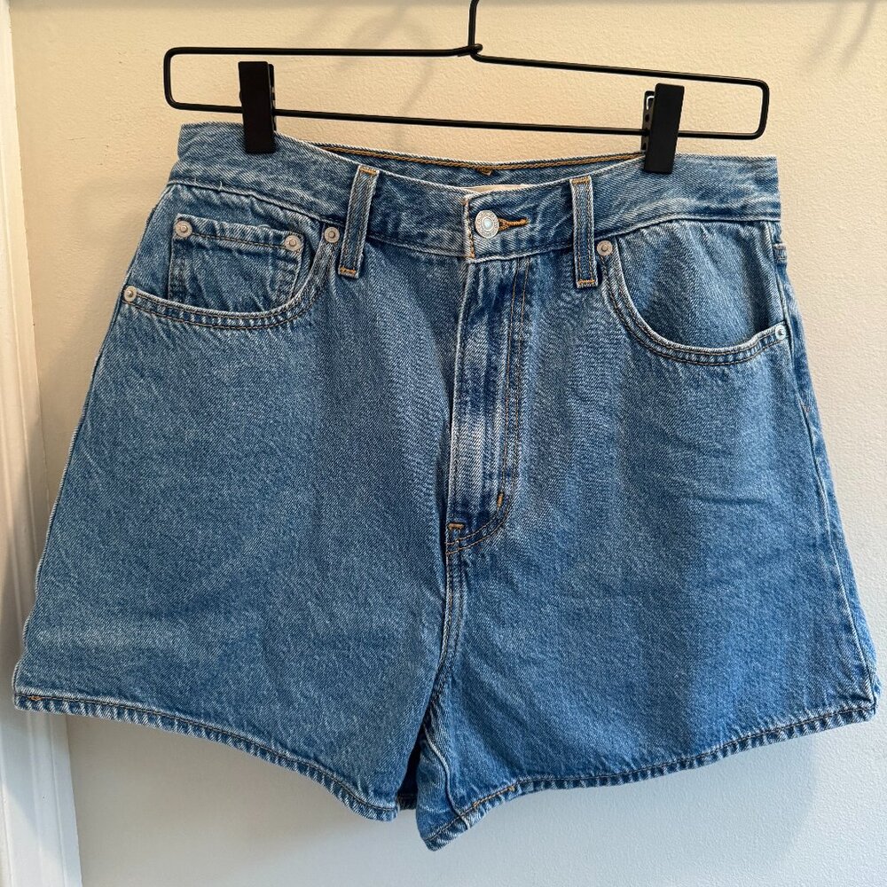 Levi's - HIGH LOOSE WOMEN'S SHORTS; Size 29